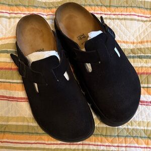 Birkenstock Papaillio black suede platform clogs. Size 39.